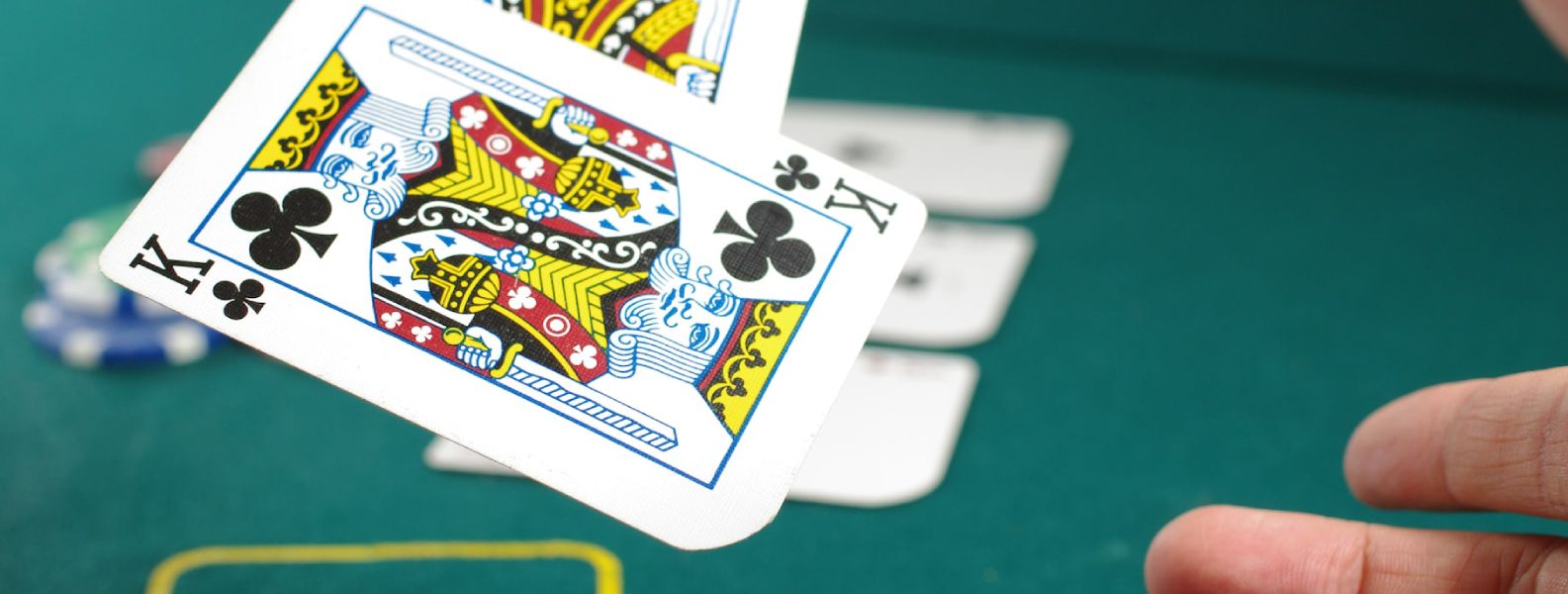 Conoce la verdadera historia detrás de los juegos de cartas de los casinos